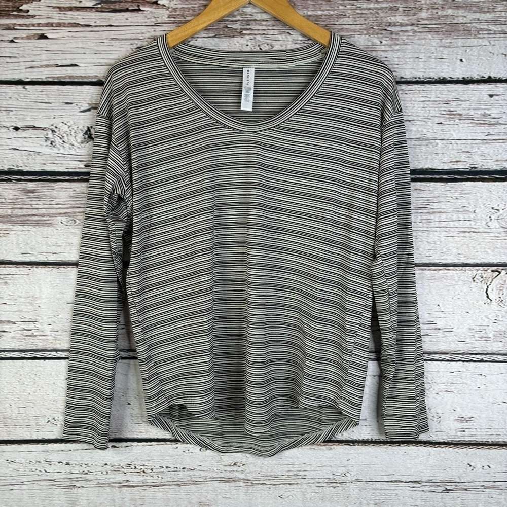 Athleta Cloudlight Stratus Striped‎ Top Black White Size Small Scoop Neck SOFT!